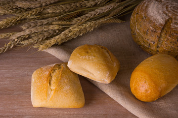 Fototapeta premium Bread and ears of grain