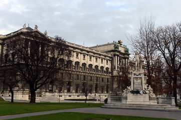 Obraz premium The monument to Wolfgang Amadeus Mozart in the Burggarten in Vienna.