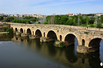 Naklejka premium Roman bridge in Merida in Spain