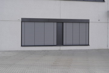Fenster eines Bürogebäudes