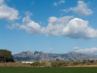 Fototapeta premium Vista de Montserrat desde Piera