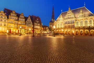 Alter Bremer Marktplatz im Zentrum der Hansestadt Bremen mit berühmtem Rathaus, Frauenkirche und Raths-Gebäude, Deutschland © Kavalenkava