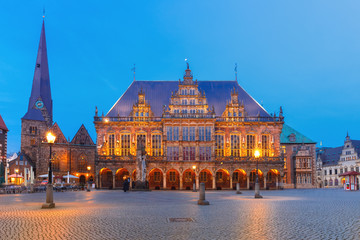 Ancient Market Square in the centre of the Hanseatic City of Bremen with famous City Hall and Church of Our Lady, Bremen, Germany - obrazy, fototapety, plakaty