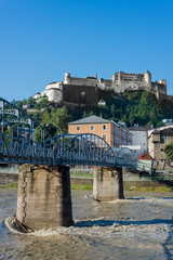 Obraz premium Mozart bridge (Mozartsteg) and Salzach river in Salzburg, Austri
