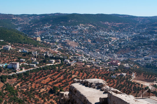 Giordania, 06/10/2013: la valle del Giordano vista dal castello di Ajlun, fortificazione musulmana costruita nel XII secolo considerata uno dei maggiori esempi di architettura militare araba