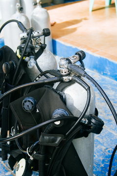 Scuba diving equipment