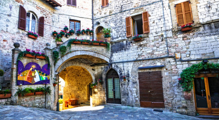 Fototapeta na wymiar Medieval town Assisi - charming old streets. Italy