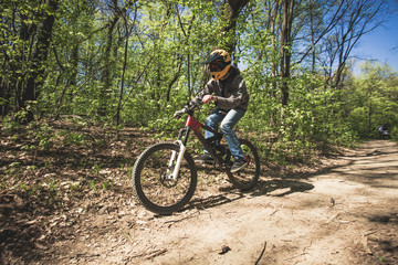 Fototapeta na wymiar young man ride mountain bike through forest