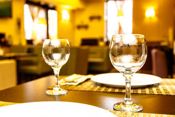 Empty glasses stand on the table in the restaurant.