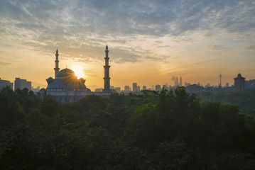 Fototapeta na wymiar Majestic sunrise at Kuala Lumpur Federal Territory Mosque (Masjid Wilayah Persekutuan)