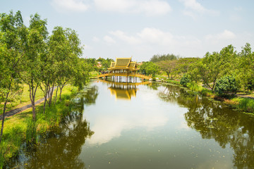 Obraz premium Wooden bridge in Ancient City Samut Prakan, Thailand