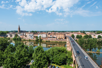 Fototapeta na wymiar Pont Vieux in Montauban, France