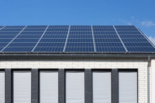 Photovoltaik-Anlage auf Gebäude 