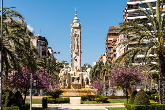 Brunnen Plaza de los Luceros Alicante