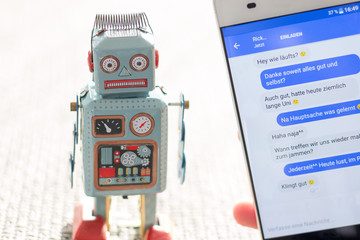 Chatbot / Social Bot, Smartphone und Chatverlauf