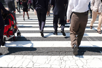 Obraz premium Pedestrians cross at Shibuya Crossing,Tokyo Japan