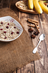 Obraz na płótnie Canvas oats plate with fruits 