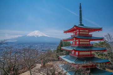 Obraz premium Japonia piękny krajobraz Góra Fuji i Chureito czerwona pagoda w wiosennym sezonie, Selekcyjna ostrość