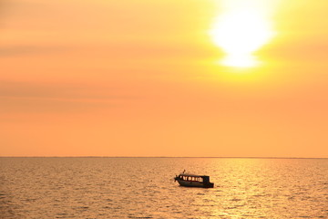 Naklejka premium Sunset over Tonle Sap, Cambodia