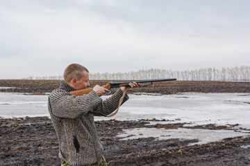 The hunter shoots from the gun. The hunter gets a game. Firing from the gun. Cartridges fly.