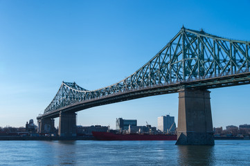 Fototapeta na wymiar Jacques-Cartier Bridge and Saint-Lawrence River in Montreal
