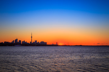 Fototapeta premium Sunrise at Sheldon Lookout Toronto, Ontario, Canada