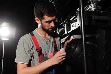 Fototapeta na wymiar The equipment repair engineer diagnoses the breakdown of light equipment