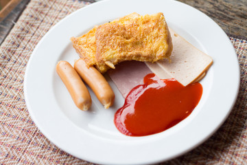 A typical American hearty breakfast with sausage, ham, Omelette and catchup