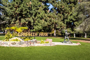 Fototapeten Griffith Park sign and bear statue - Los Angeles, California, USA © diegograndi