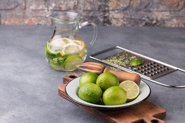 Lime and Lemon Lemonade with mint and ice