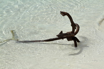 Schiffsanker am Strand