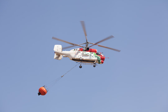 Firefighting helicopter carrying a bucket
