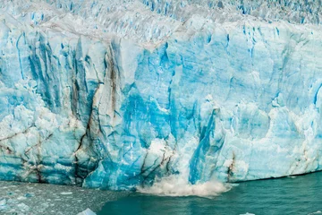 Fotobehang Gletsjers Falling iceberg at Perito Moreno glacier in Patagonia, Argentina