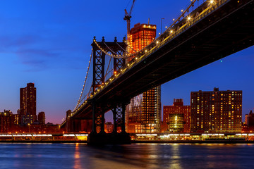 Fototapeta na wymiar Manhattan Bridge illuminated at dusk very long exposure