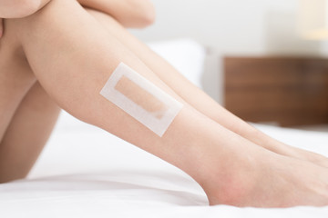 woman remove leg hair