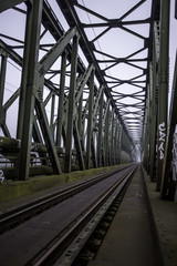 Fototapeta na wymiar Mainzer Südbrücke an einem regnerischen Morgen 