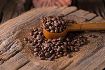 Roasted coffee beans and Green coffee bean on wooden