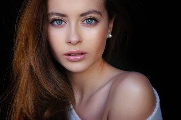 Obraz premium Beautiful young female brunette
