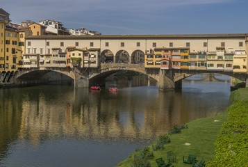 Fototapeta na wymiar The famous and beautiful Ponte Vecchio bridge over the Arno river, historic center of Florence, Italy