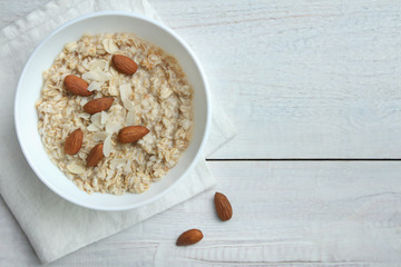 Oatmeal with almonds