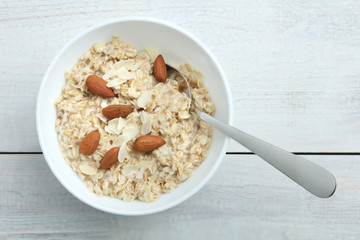 Oatmeal with almonds