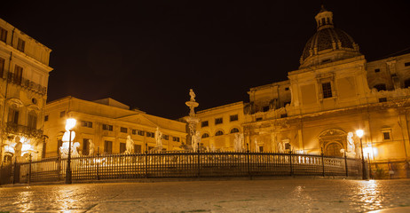 Obraz na płótnie Canvas Palermo by night