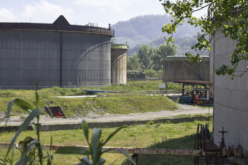 Fototapeta na wymiar chemical plant in la speiza