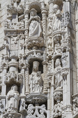 Fototapeta na wymiar Statues on South portal of Jeronimos Monastery