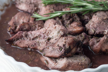 Grilled chicken in wine sauce