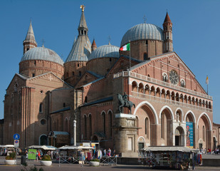 Fototapeta na wymiar Basilica di Sant'Antonio di Padova