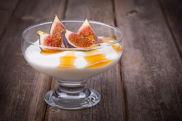 Greek yogurt with figs and honey