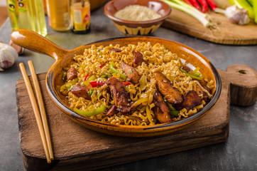 Chinese noodles with chicken