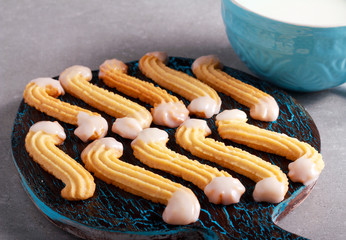 Vanilla biscuits with glaze on tops