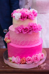 Wedding cake with fresh flowers